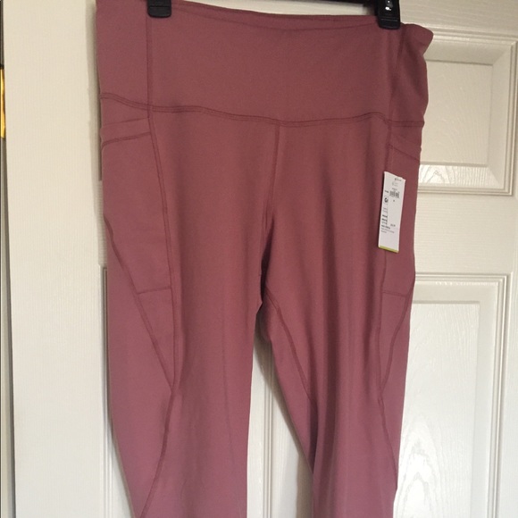 NWT Old Navy go dry crop leggings - Picture 3 of 12
